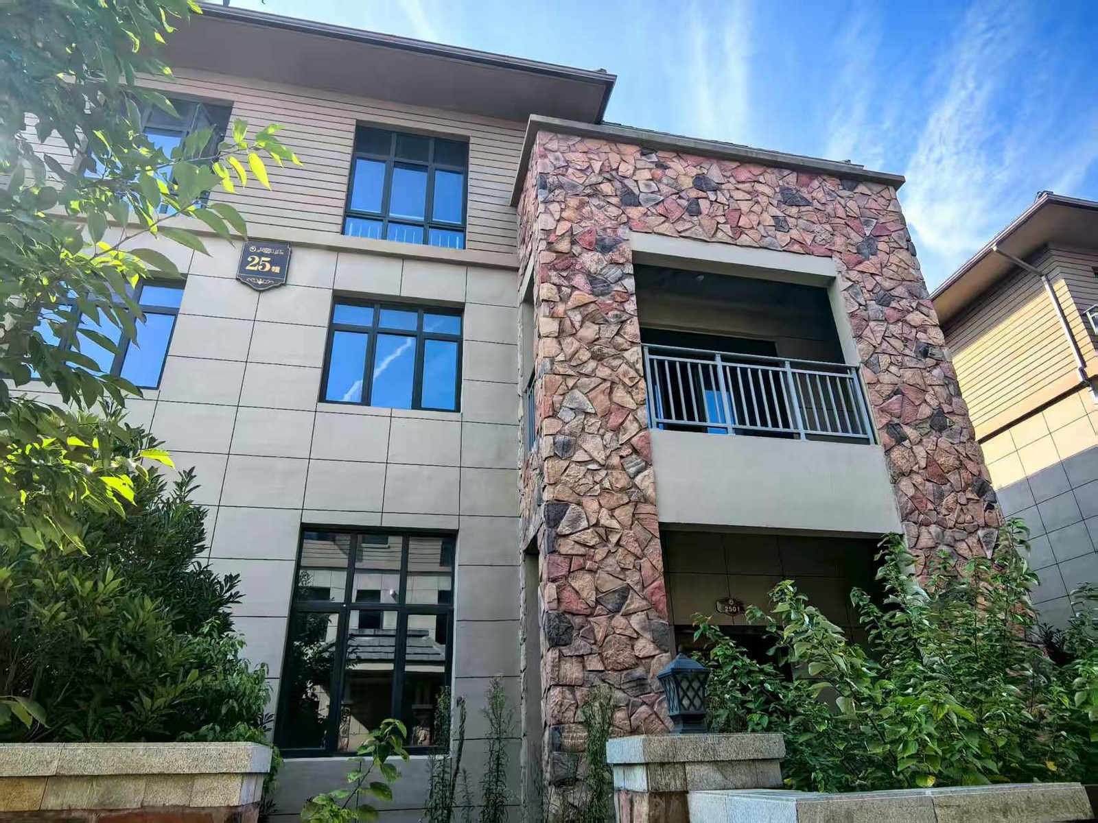 桐城市同康路北侧凤凰山庄25#101现场图片