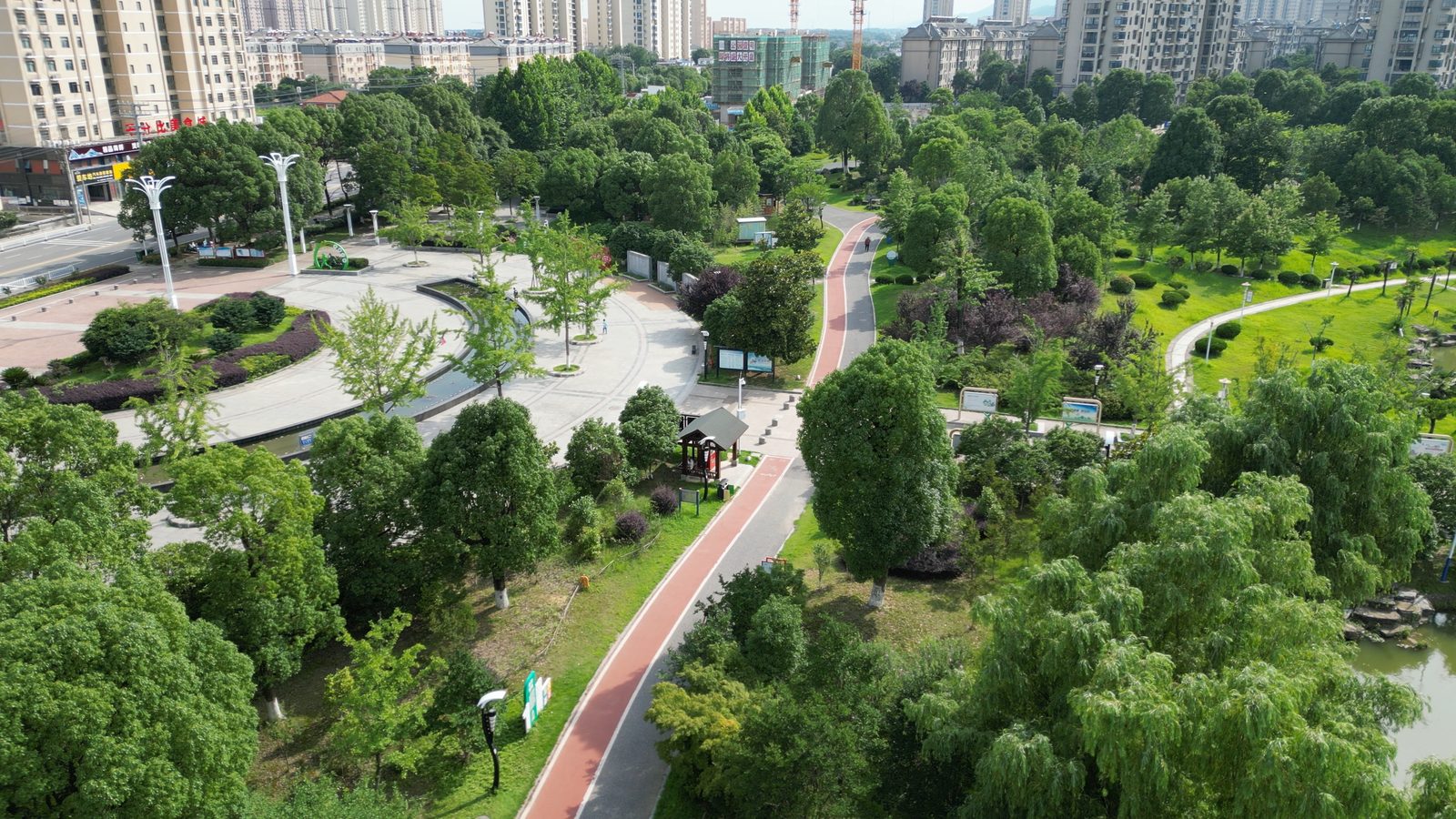 西郊公园绿地现场图片