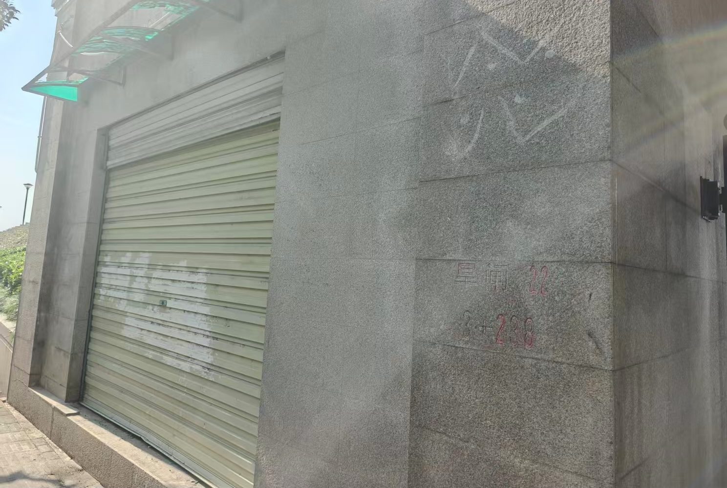 迎江区沿江路江堤22闸口东侧