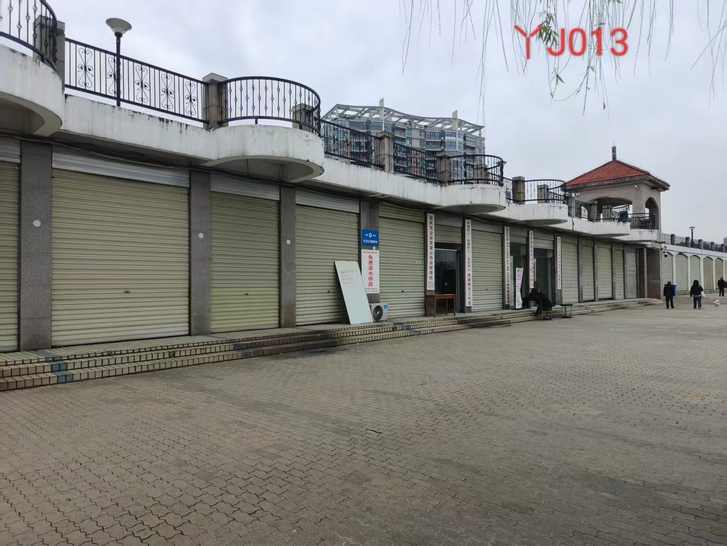 迎江区沿江路江堤24-27号闸之间图2
