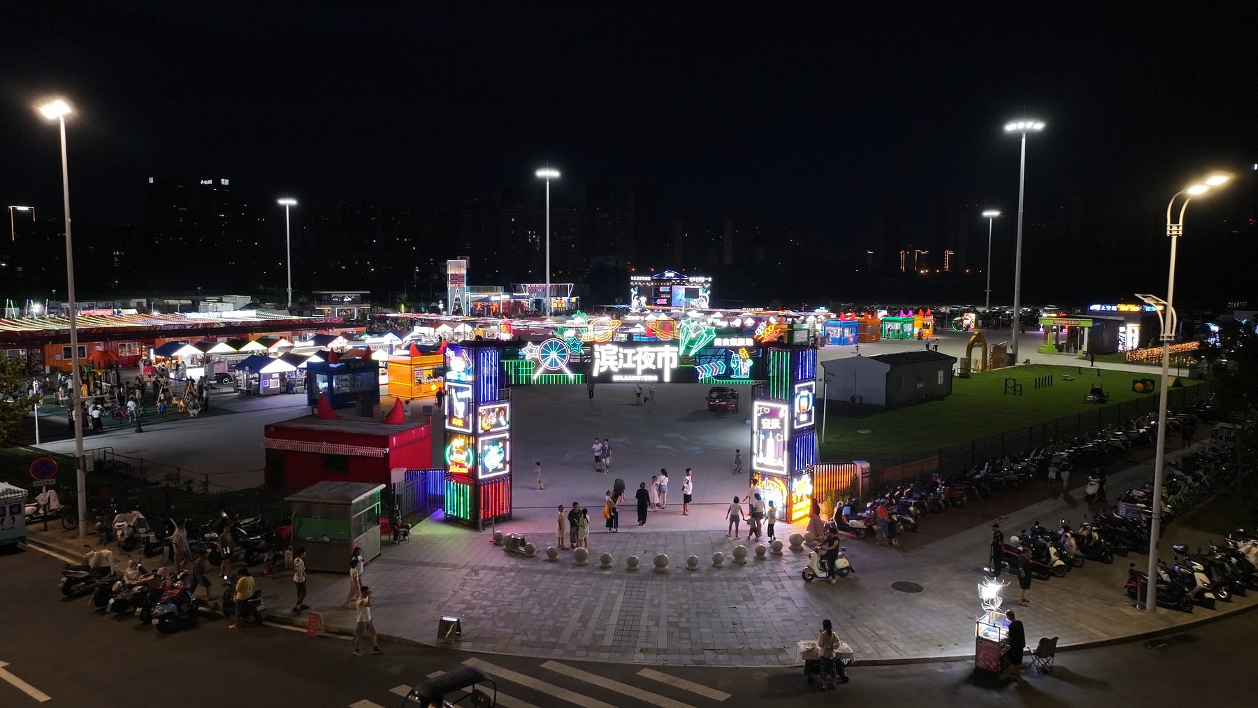 安庆滨江夜市图3